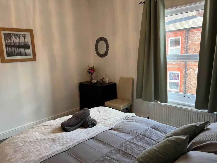 וורינגטון Spacious 2-Bedroom House In Stockton Heath With Free Wifi By Amazing Spaces Relocations Ltd מראה חיצוני תמונה